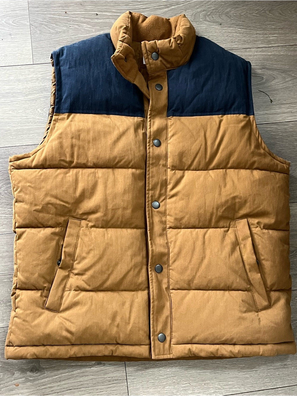 GAP Men's Two-Tone Puffer Vest in Tan and Navy